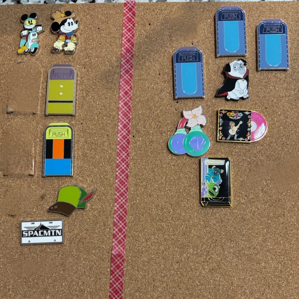 Bundle Pick 4 NEW Disney Trading Pins